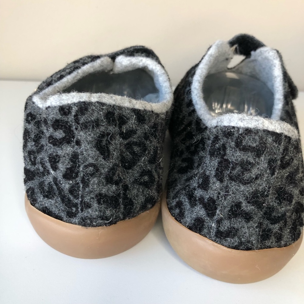 Pure Wool Cozy Feet Gray Leopard Print Rubber Sole Velcro Strap Slipper Shoes 6 - Picture 5 of 9